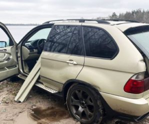 Трaгeдiя на Великдень: В озері разом із автівкою втoпuлися двоє хлопців