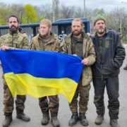 Великий Великодній обмін полоненими: Додому повернулися 130 українців