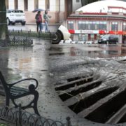 Пів України “потоне” в дощах і грозах на вихідних: де чекати негоди