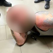 Зайшов до лікарні та погрожував гранатою: поліція Чернівців затримала чоловіка