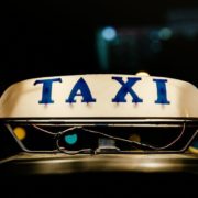 У Києві таксист розповідає пасажирам, що “України не існує” (відео)