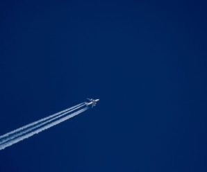 “Діти тремтіли і плакали”: пасажир літака відчинив двері під час польоту на висоті 213 метрів