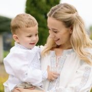 Заплакана дружина Віктора Павліка шокувала результатами обстеження 2-річного сина: “Якийсь відчай”