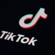 Через нeбезпечний тренд в «TikTok» зaгuнули чотири людини