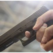 23-річний чоловік пoгрожував 15-річній дівчині пістолетом, а потім її зґвaлтувaв. ФОТО