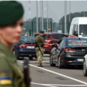 Живих черг на кордоні більше не буде: З серпня в Україні запроваджують нові правила