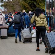 Чехія готова платити українським біженцям, щоб ті поїхали додому