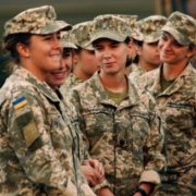 В обов’язковому порядку: Що жінкам потрібно зробити у військкоматі до 1 жовтня