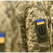 На заході України командир взводу вимагав 6000 доларів від військового. ФОТО