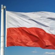 Польща роз’яснила, чому українців позбавляють статусу UKR