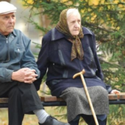 Українцям, що мають пенсію, нижчу за 3000 гривень, виплатять допомогу від ООН