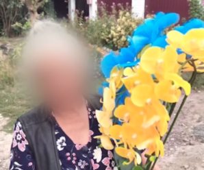 “Дуже гарні, у хаті стоять”: двоє жінок забрали вази з квітами з могил військових (відео)