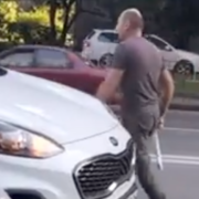 “Ху**во ти воював”: у Львові чоловік накинувся на військового на дорозі – відео