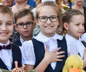 Діти з України за кордоном зможуть вивчати дистанційно українські предмети: як це буде діяти