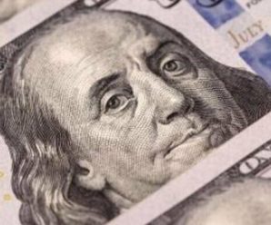 “Долар дорожчає і не зупиняється, українці мчать в обмінники щодуху”: що відбувається і чи буде колапс курсу валют