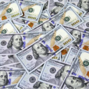 Мінфін та економісти спрогнозували курс долара: скільки коштуватиме валюта у 2024 році