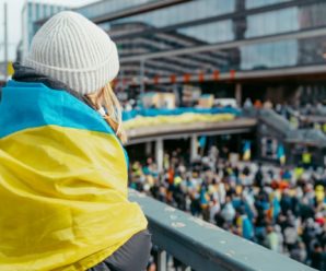 Українцям будуть платити за повернення додому: ще одна країна запускає програму для біженців