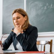 У листопаді можуть виникнути проблеми з виплатами зарплати вчителя