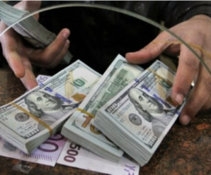 Українців закликали відмовитися від купівлі валюти хоча би на тиждень: названо причину