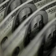 “Обвал курсу валют сколихнув обмінники посеред тижня, долар приголомшив усіх в Україні”: чи пропадуть гроші
