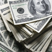 Долар посипався: банки та обмінки різко оновили курс валют