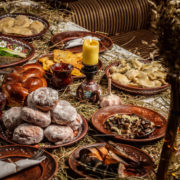 Вже скоро Святий Вечір, тож всім цікаво яких саме 12 страв потрібно ставити на Святковий стіл, та що кожна з них символізує