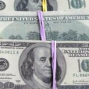 Долар сколихнув обмінники, курс валют летить до фіналу: експерти сказали, що відбувається і чи пропадуть гроші