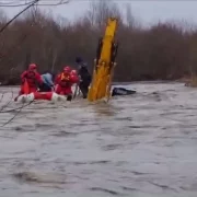 На Івано-Франківщині трактор з людьми впав у річку