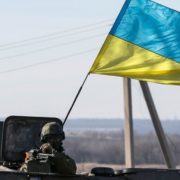 Відкриють кордони та запустять авіарейси: коли за нумерологією закінчиться війна в Україні