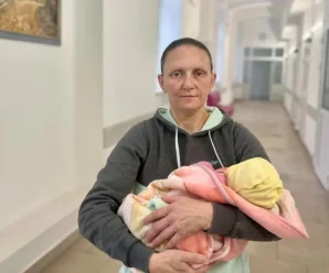 Стала мамою в 11-й раз: на Заході України жінка народила ще одного хлопчика (ФОТО)