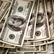 Долар посипався ще нижче: неділя стала “чорною” для курсу валют
