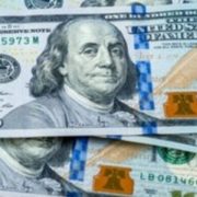 Долар скотився в прірву: банки і обмінки знову змінили курс валют