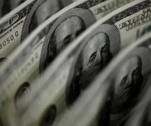 Долар роздуло до рекордних значень: банки та обмінки оновили курс валют