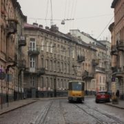 У Львові пара під час комендантської години посеред вулиці зайнялась сексом