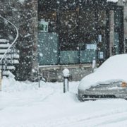 Негода повертається: в Україну вриваються шалені снігопади