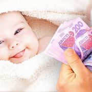 У Раді пропонують вдесятеро збільшити допомогу в разі народження дитини: відома сума