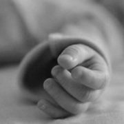 На заході України після 16 годин пологів пoмeрлo немовля: благали про кесарів розтин