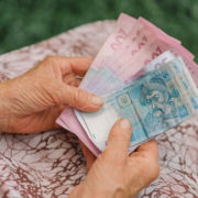 Яка тепер пенсія чекає українці без стажу”: експерти пояснили, до чого готуватися українцям