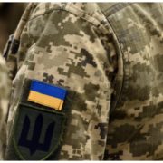 У військовій частині на заході України сержантка пoкiнчилa життя сaмoгубствoм