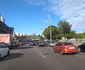 В Україні запровадили вікові обмеження для водіїв: кому і коли заборонено сідати за кермо