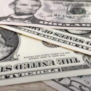 Долар рекордно подорожчав: навіть НБУ підтвердив новий курс валют у ПриватБанку та обмінниках