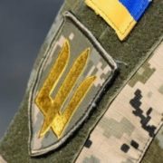 На заході України працівники ТЦК «пакували» чоловіка до буса