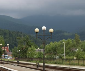 На залізничних станціях Прикарпаття перевірятимуть туристів: яка причина…