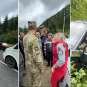 Місцеві жителі заблокували дорогу на Буковель через блокпост ТЦК