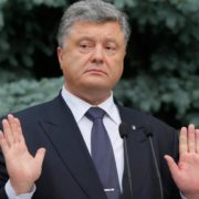 Порошенко подав в Раду закон, щоб дати можливість депутатам та чиновникам вільно відпочивати за кордоном, – Олещук