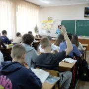 “Шестиденка” та посеместрове навчання: як працюватимуть школи в Україні