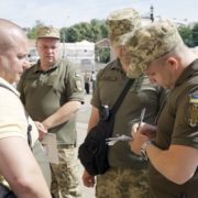 Затримання працівниками ТЦК посеред вулиці: виявляється, це законно, але є нюанси