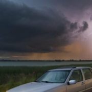 Нестримний дощ хлине прямо на ці області, раптова гроза накриє місцевість потоками води: йдуть негода і сильна злива