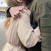 Відома співачка вперше за тривалий час висловилася про чоловіка-воїна: “Він у психіатричній лікарні”