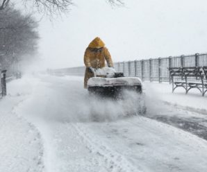 Снігова стихія увірветься в Україну: на ці області вже рухається дика негода